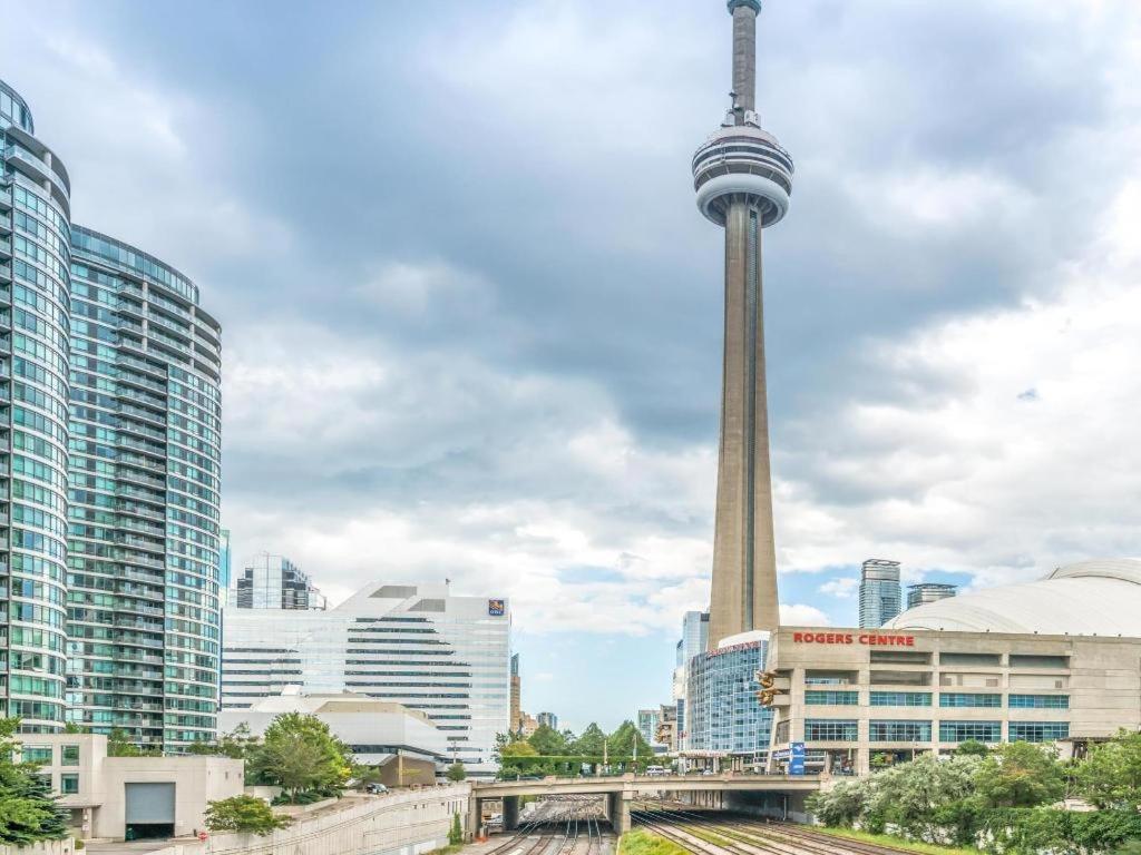 Howard Johnson By Wyndham Toronto Downtown West Esterno foto